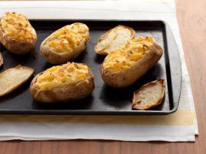 Печеный картофель: калорийность, польза и вред